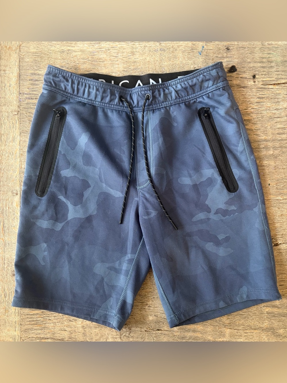 American Eagle Outfitters Men’s Blue Camo Shorts - Small